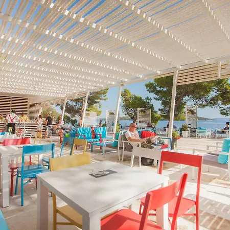 Rent-a-tent Amadria Park Trogir Seget Vranjica